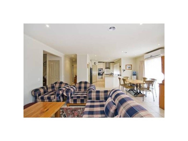 16 Linden Boulevard, Werribee VIC 3030