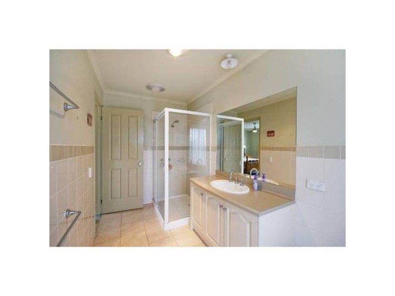 16 Linden Boulevard, Werribee VIC 3030