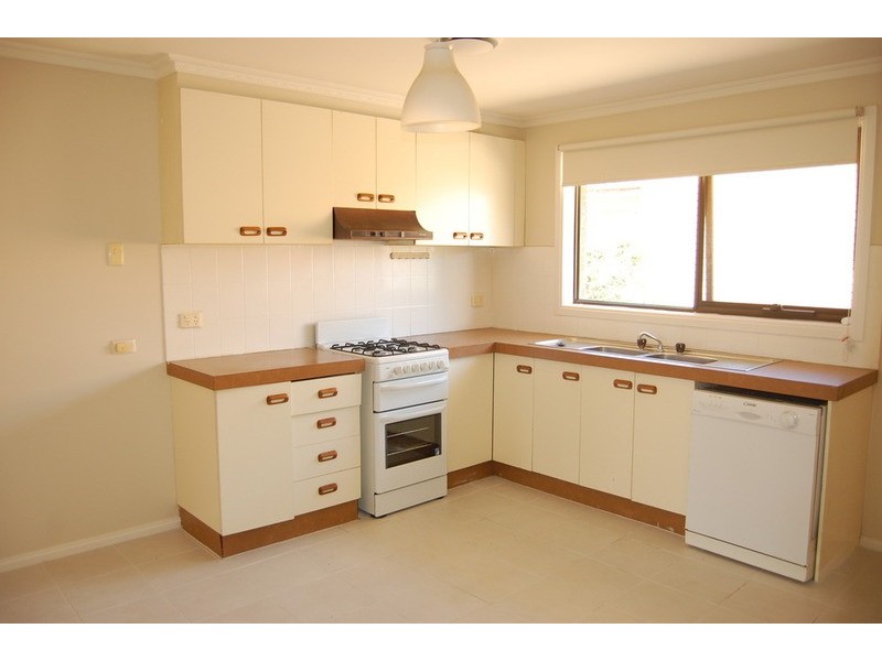 2/66 Duncans Road, Werribee VIC 3030