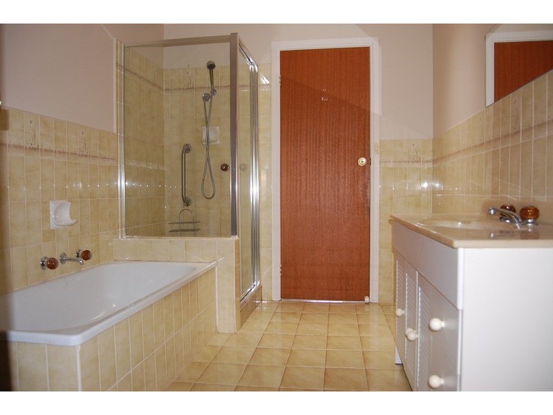 2/66 Duncans Road, Werribee VIC 3030