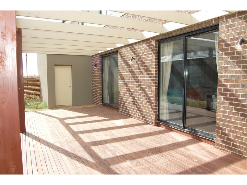 18 Munro Drive, Wyndham Vale VIC 3024