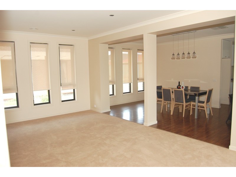 16 Munro Drive, Wyndham Vale VIC 3024