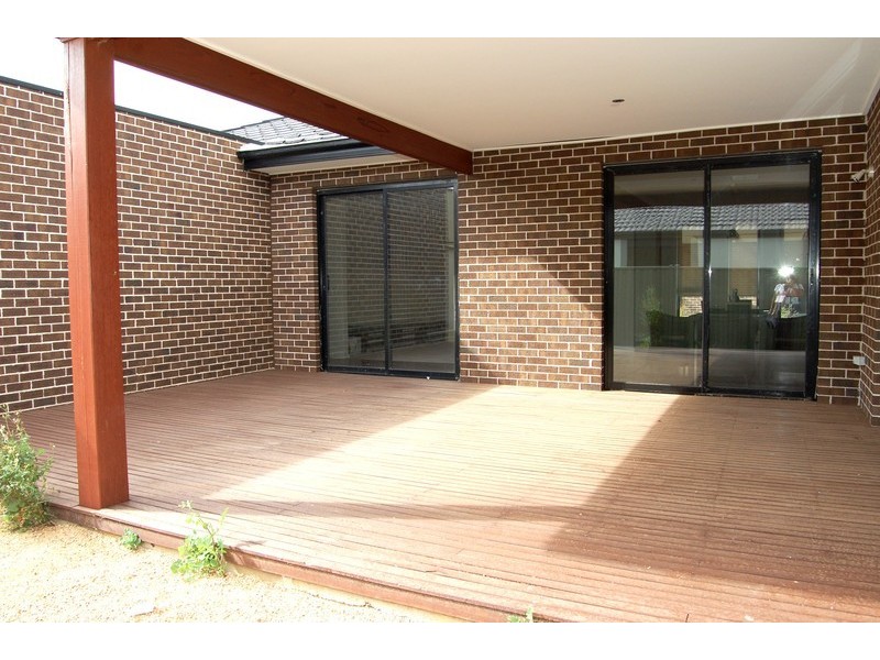 16 Munro Drive, Wyndham Vale VIC 3024