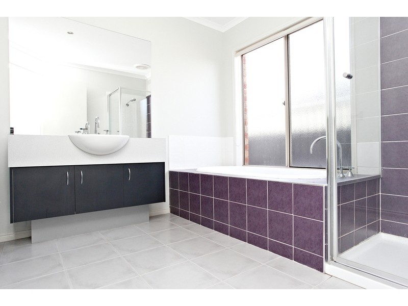 28 Eucumbene Road, Wyndham Vale VIC 3024