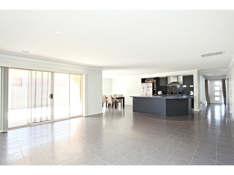 28 Eucumbene Road, Wyndham Vale VIC 3024