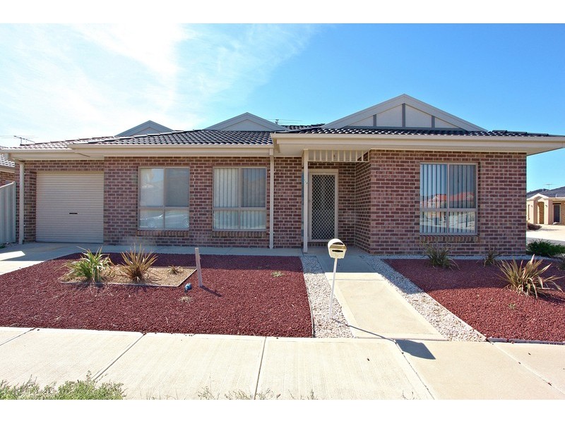1/2 Jordyn Street, Tarneit VIC 3029