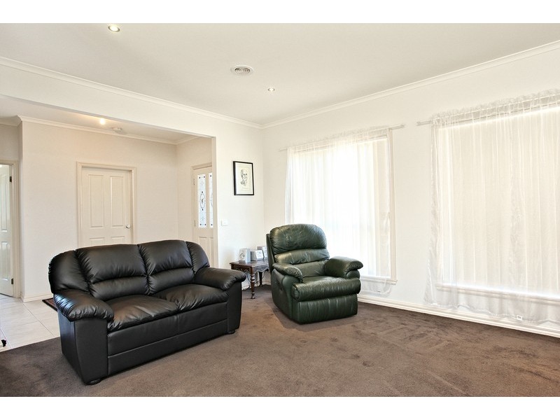 1/2 Jordyn Street, Tarneit VIC 3029