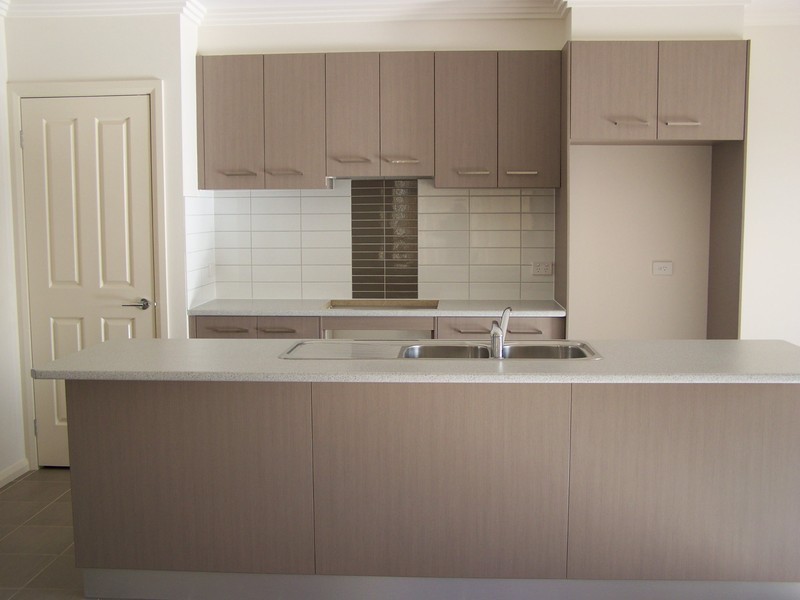 2/76 Westmeadows Lane, Truganina VIC 3029