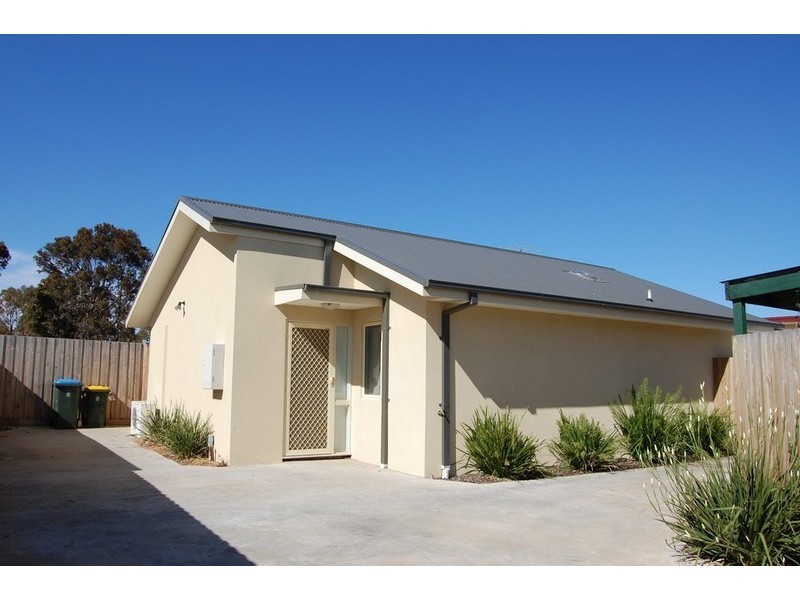 2/20 Centenary Crescent, Werribee VIC 3030