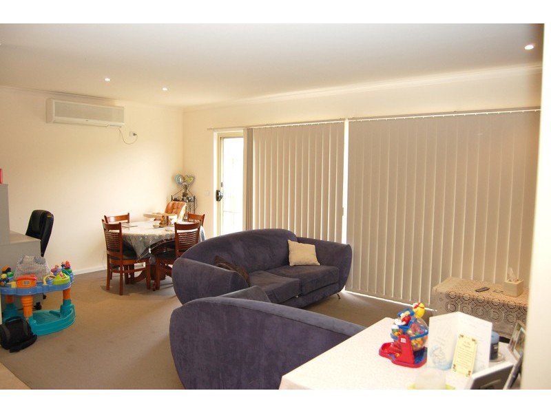 2/20 Centenary Crescent, Werribee VIC 3030