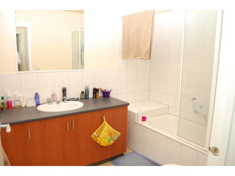 2/20 Centenary Crescent, Werribee VIC 3030