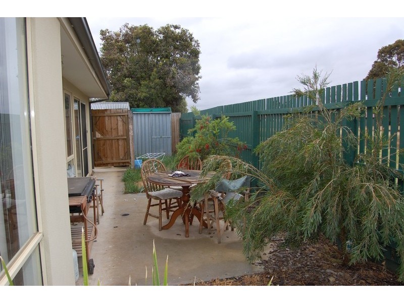 2/20 Centenary Crescent, Werribee VIC 3030