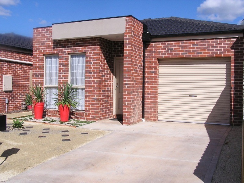 2/10 Halladale Avenue, Wyndham Vale VIC 3024