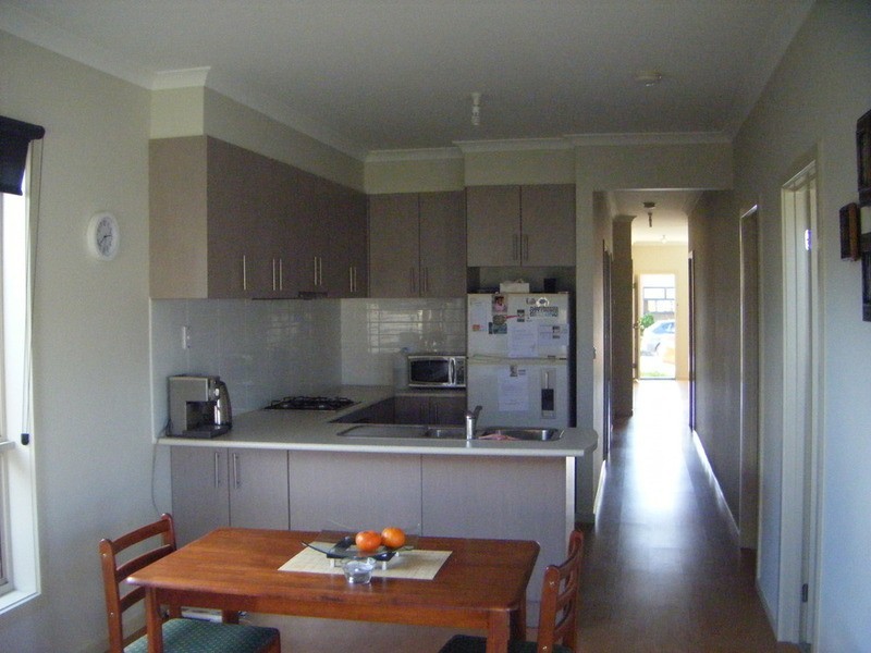 2/10 Halladale Avenue, Wyndham Vale VIC 3024