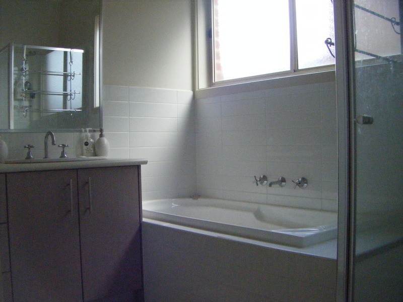 2/10 Halladale Avenue, Wyndham Vale VIC 3024