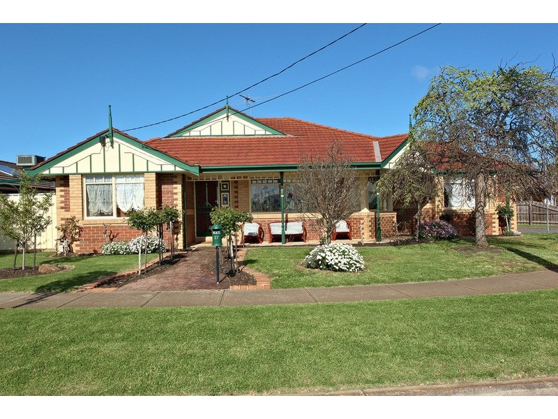 27 Weeden Drive, Werribee VIC 3030