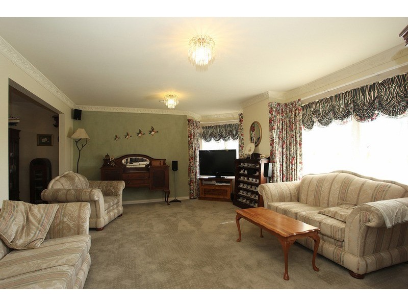 27 Weeden Drive, Werribee VIC 3030