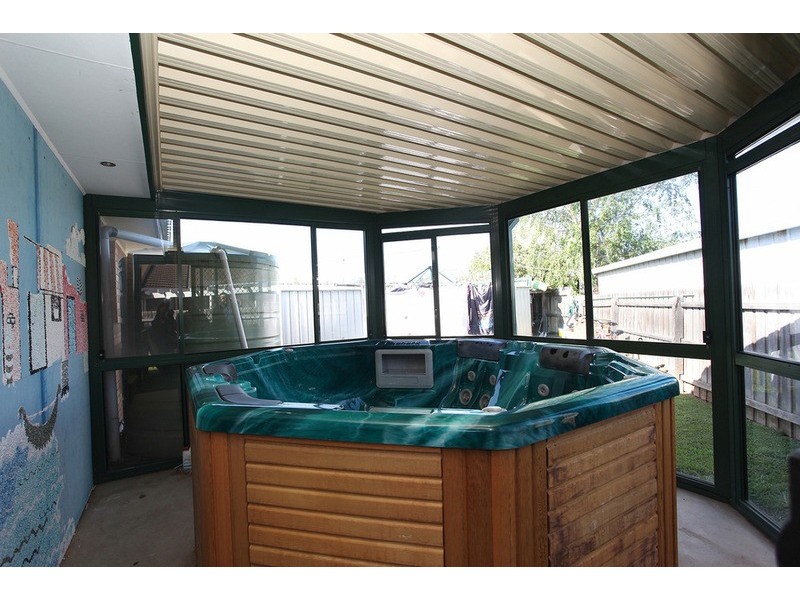 27 Weeden Drive, Werribee VIC 3030