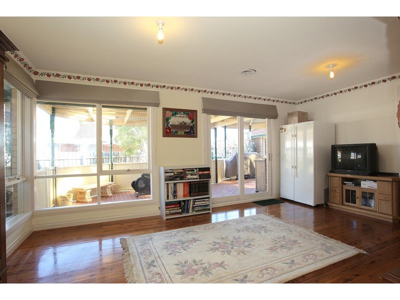 27 Weeden Drive, Werribee VIC 3030