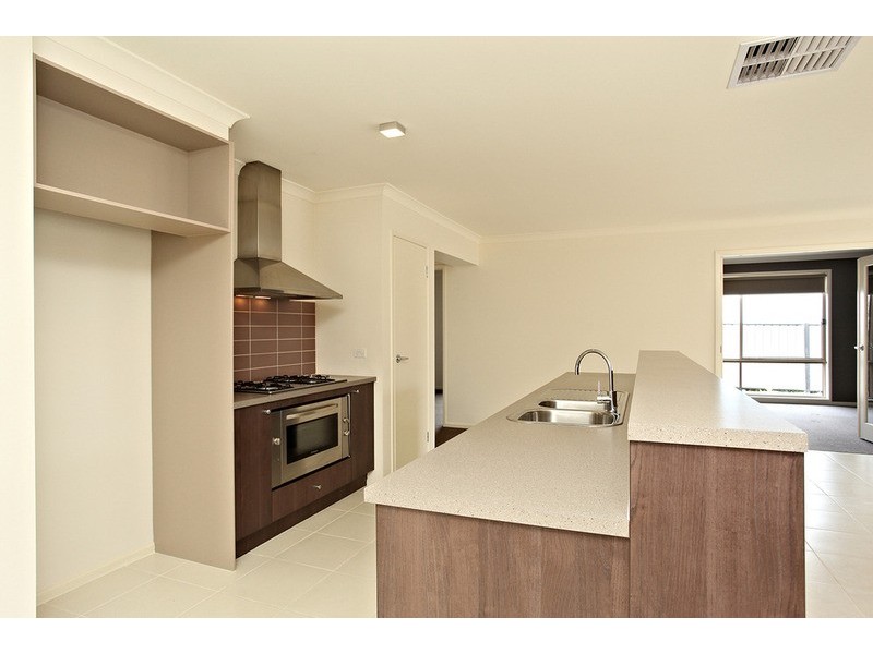 12 Nighthawk Road, Tarneit VIC 3029