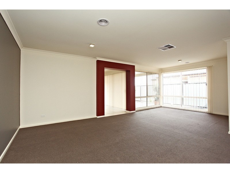 12 Nighthawk Road, Tarneit VIC 3029