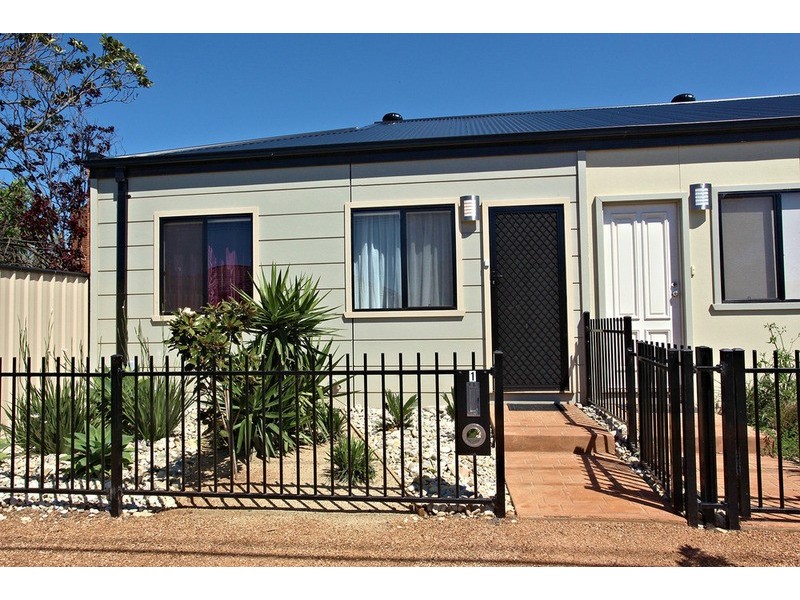 1/2-6 Kelly Street, Werribee VIC 3030
