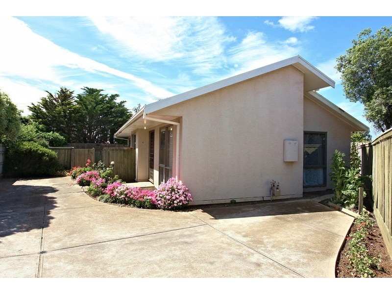 2/95 Songlark Crescent, Werribee VIC 3030