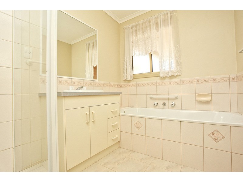 2/19 Salisbury Street, Werribee VIC 3030