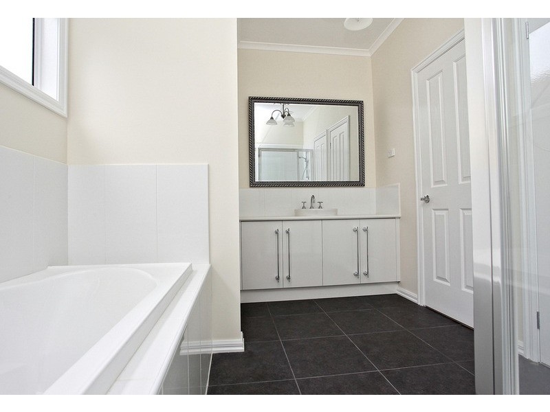 2/6 High Street, Werribee VIC 3030