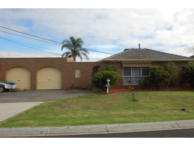 13 Dunbarton Avenue, Hoppers Crossing VIC 3029