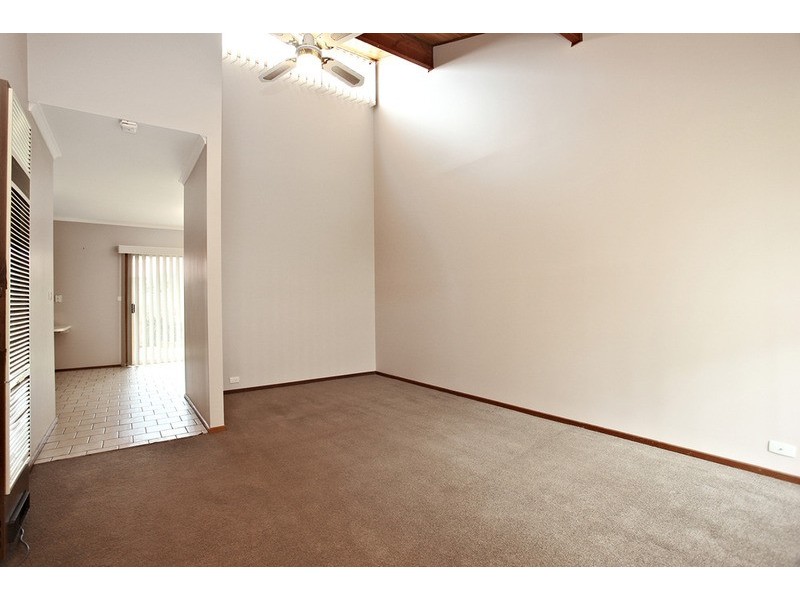 2/17 Westminster Drive, Werribee VIC 3030