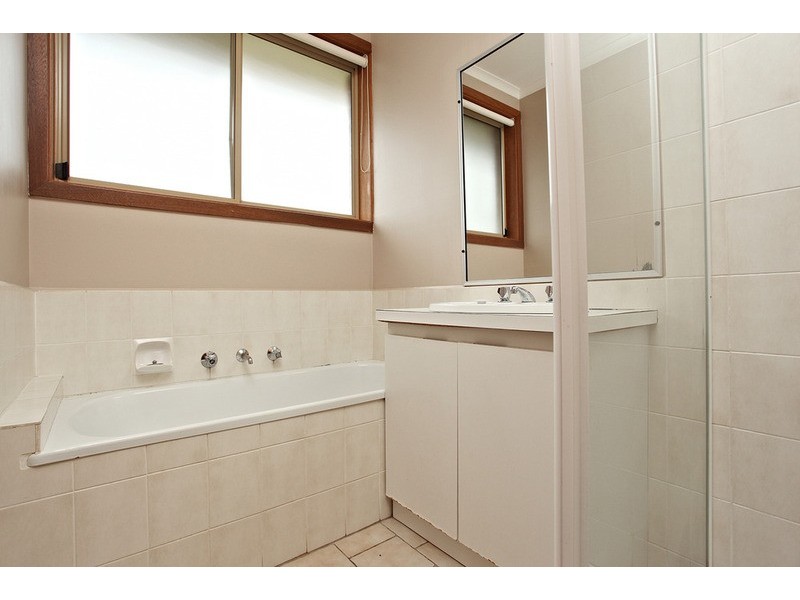 2/17 Westminster Drive, Werribee VIC 3030