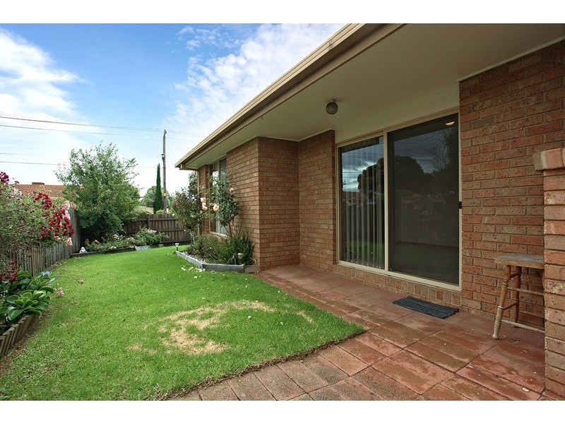 2/17 Westminster Drive, Werribee VIC 3030