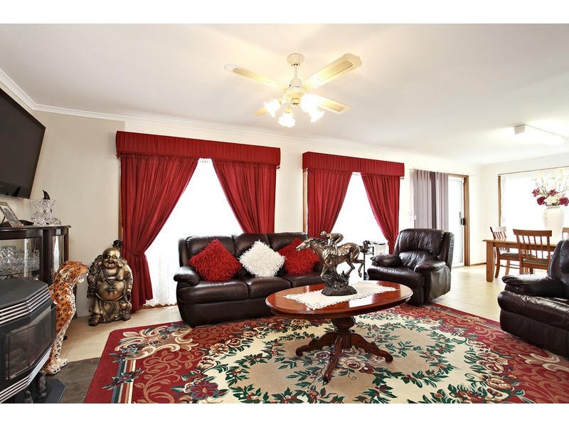 3 Whimbrel Court, Werribee VIC 3030