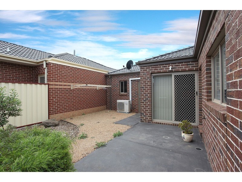 1/5 Finchley Park Crescent, Tarneit VIC 3029