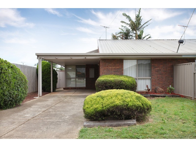 1/128 Tower Road, Werribee VIC 3030