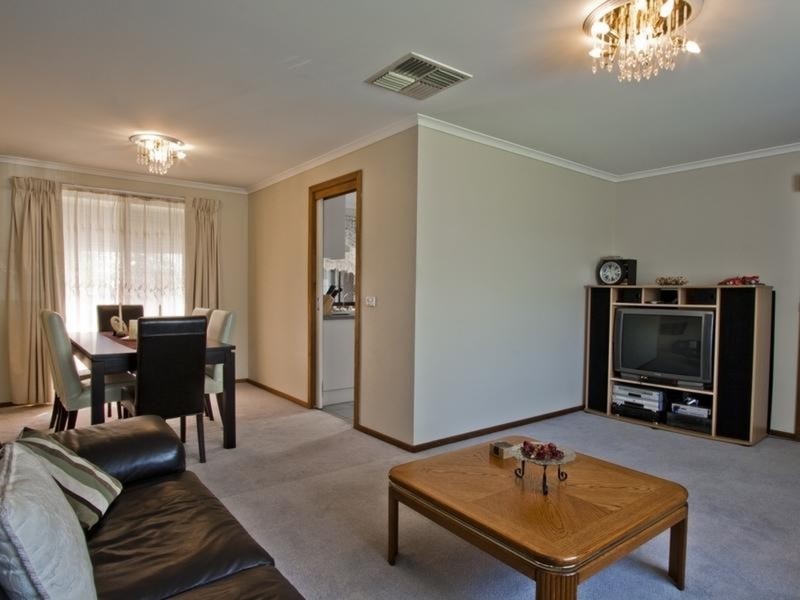 26 Thames Boulevard, Werribee VIC 3030