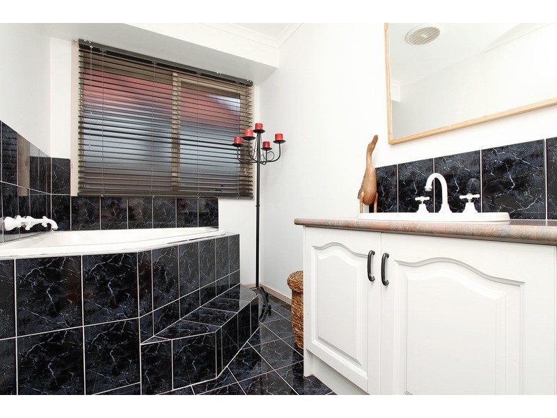 16 Danube Drive, Werribee VIC 3030