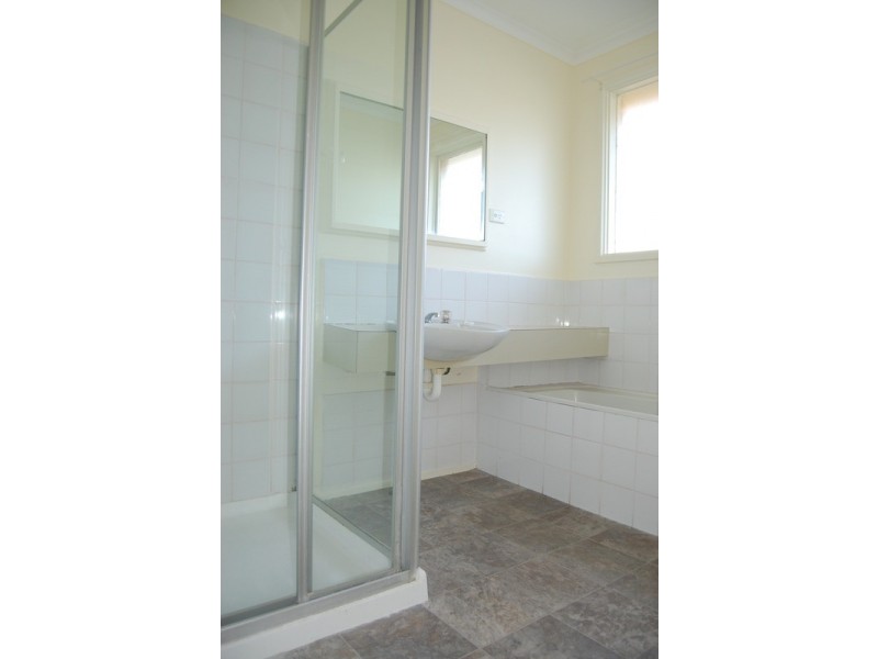 8 Milton Drive, Wyndham Vale VIC 3024