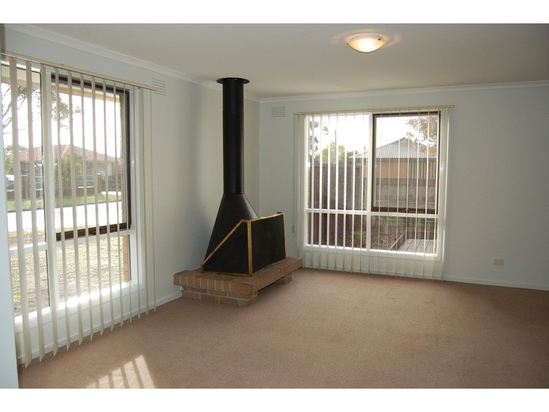 2 Topaz Avenue, Wyndham Vale VIC 3024