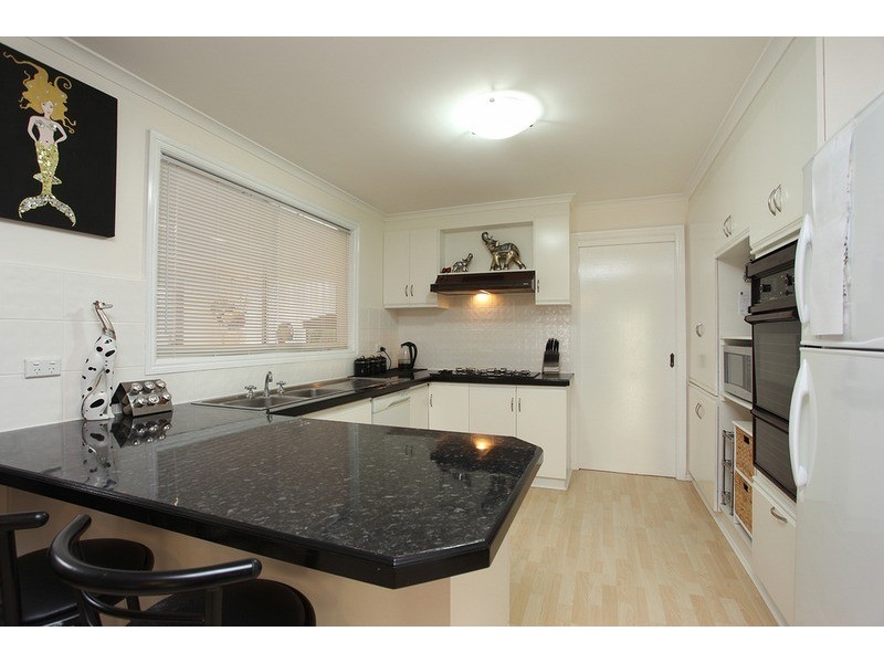 3 Whimbrel Court, Werribee VIC 3030