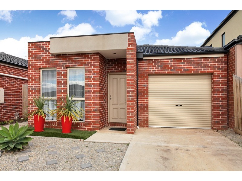 2/10 Halladale Avenue, Wyndham Vale VIC 3024