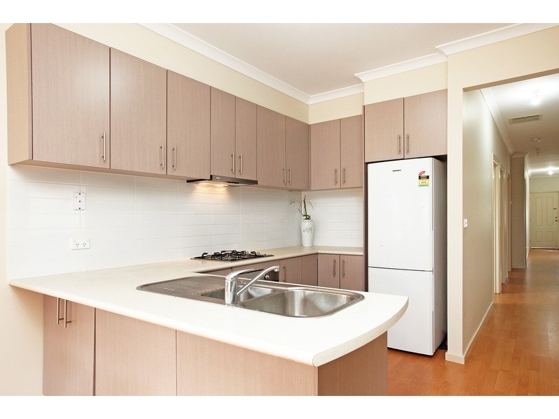 2/10 Halladale Avenue, Wyndham Vale VIC 3024