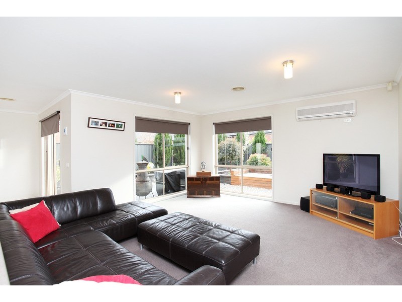 12 Lindsay Gardens, Point Cook VIC 3030