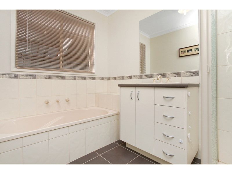 12 Lindsay Gardens, Point Cook VIC 3030