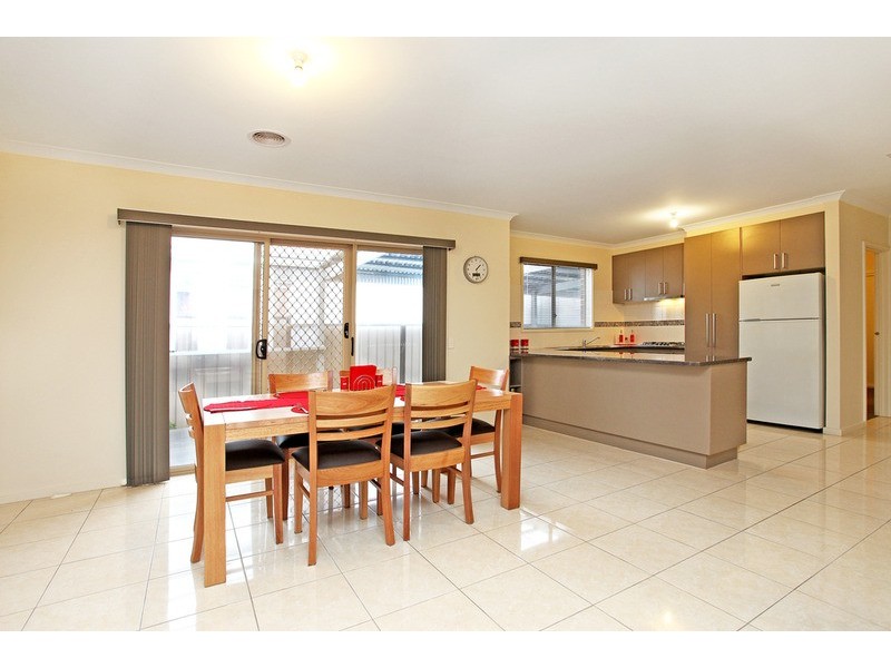 2/4 Bunya Place, Werribee VIC 3030
