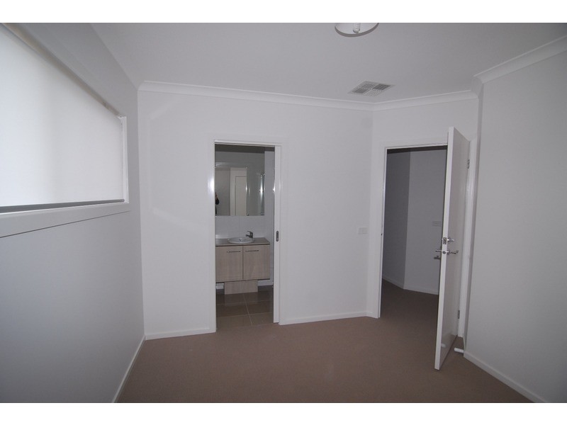 13 Hanworth Avenue, Williams Landing VIC 3027