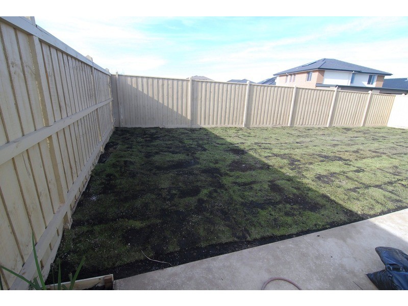 13 Hanworth Avenue, Williams Landing VIC 3027