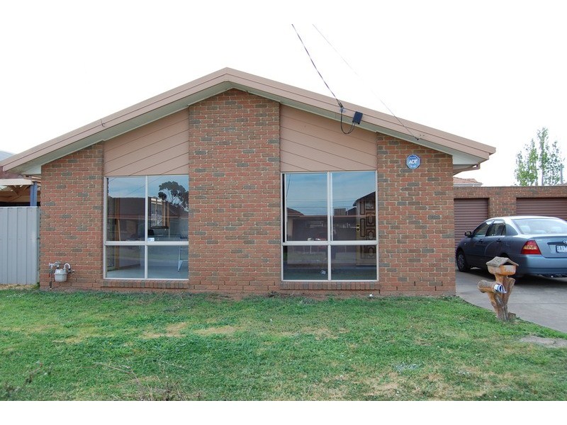 2/73 Greaves Street, Werribee VIC 3030