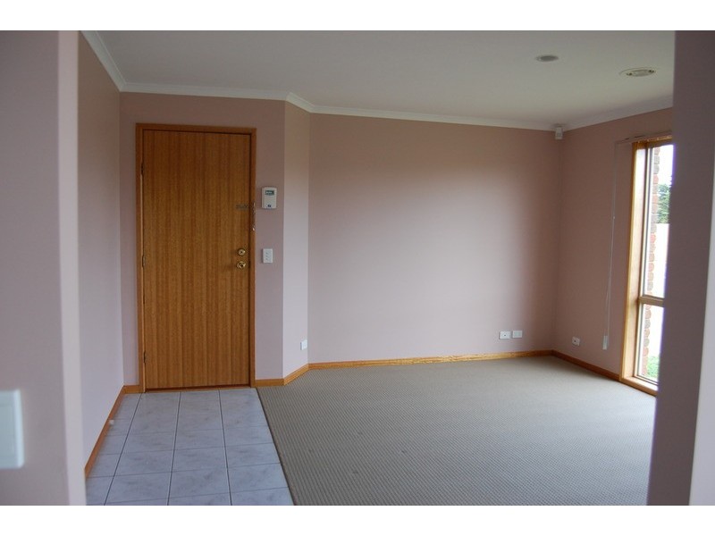 2/73 Greaves Street, Werribee VIC 3030